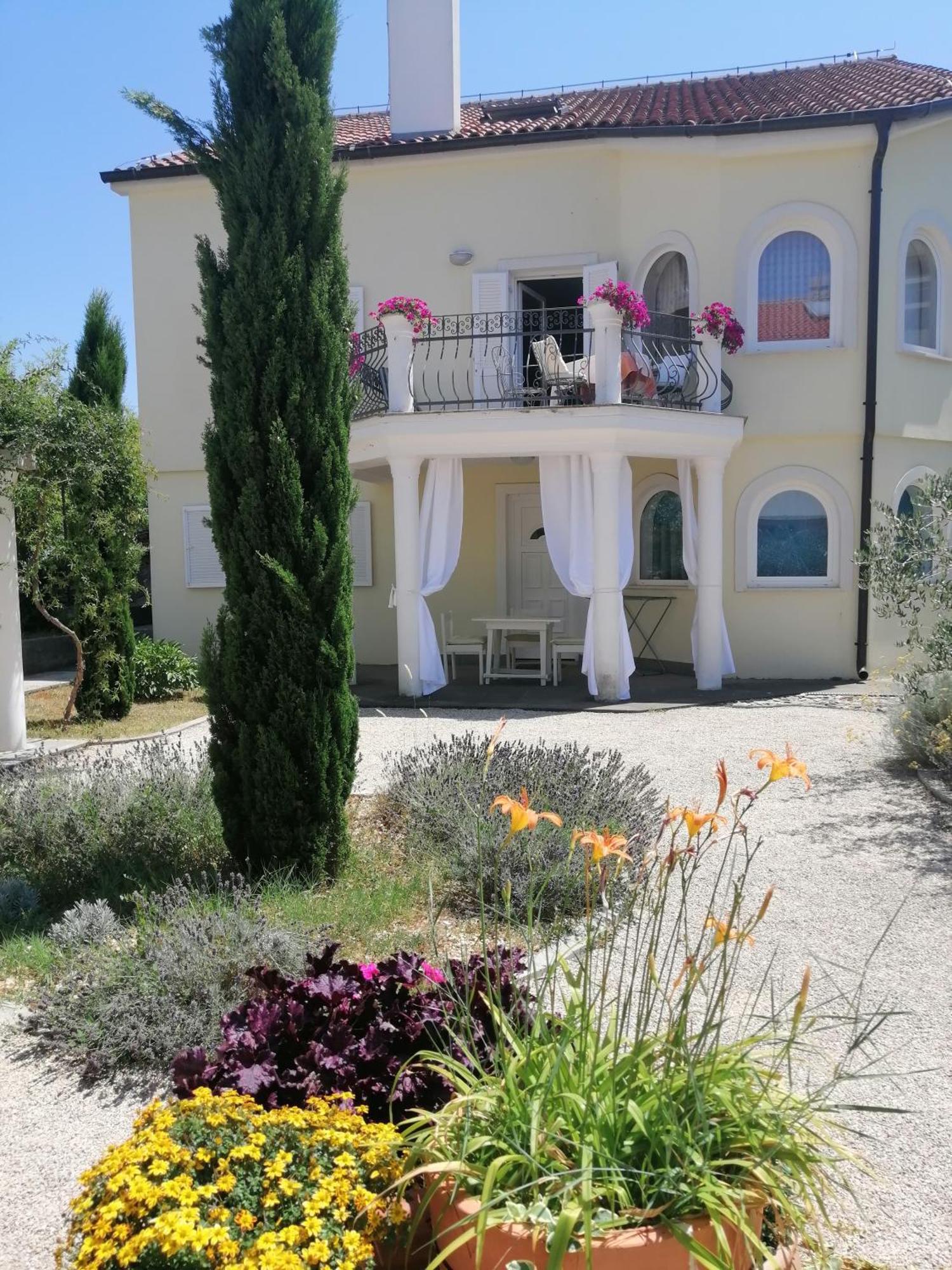 Mandolina Apartment